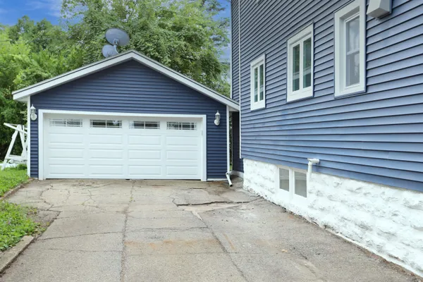 $299,900 | 553 West 16th Avenue, Oshkosh, WI 54902