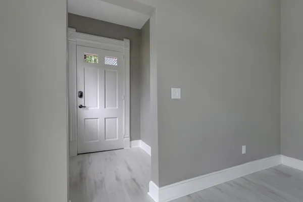 $299,900 | 553 West 16th Avenue, Oshkosh, WI 54902