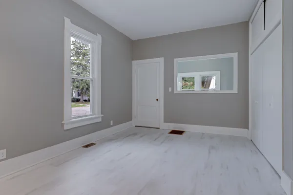 $299,900 | 553 West 16th Avenue, Oshkosh, WI 54902