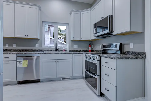 $299,900 | 553 West 16th Avenue, Oshkosh, WI 54902