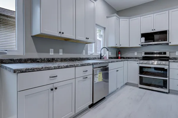 $299,900 | 553 West 16th Avenue, Oshkosh, WI 54902