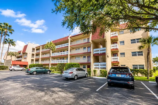 $174,500 | 1050 Country Club Drive, Unit 303, Margate, FL 33063