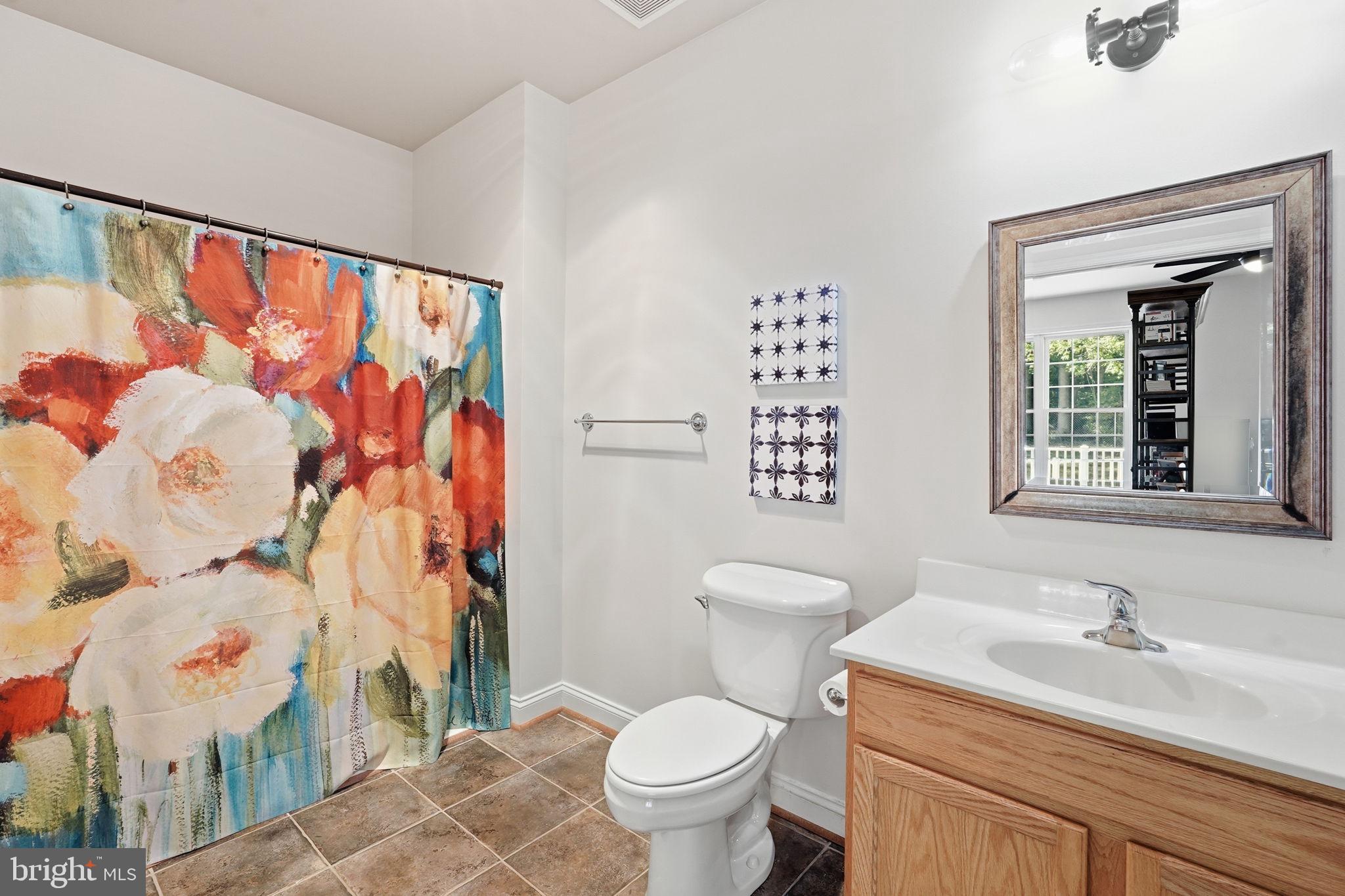 925 Carson Road Huntingtown, MD 20639 - Photo 26 of 45 2nd of 2 shared bathrooms on the main level