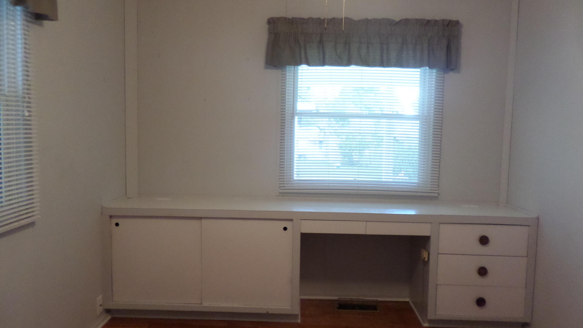 107 Townsend Road Oak Ridge, TN 37830 - Photo 20 of 32 Bedroom 3