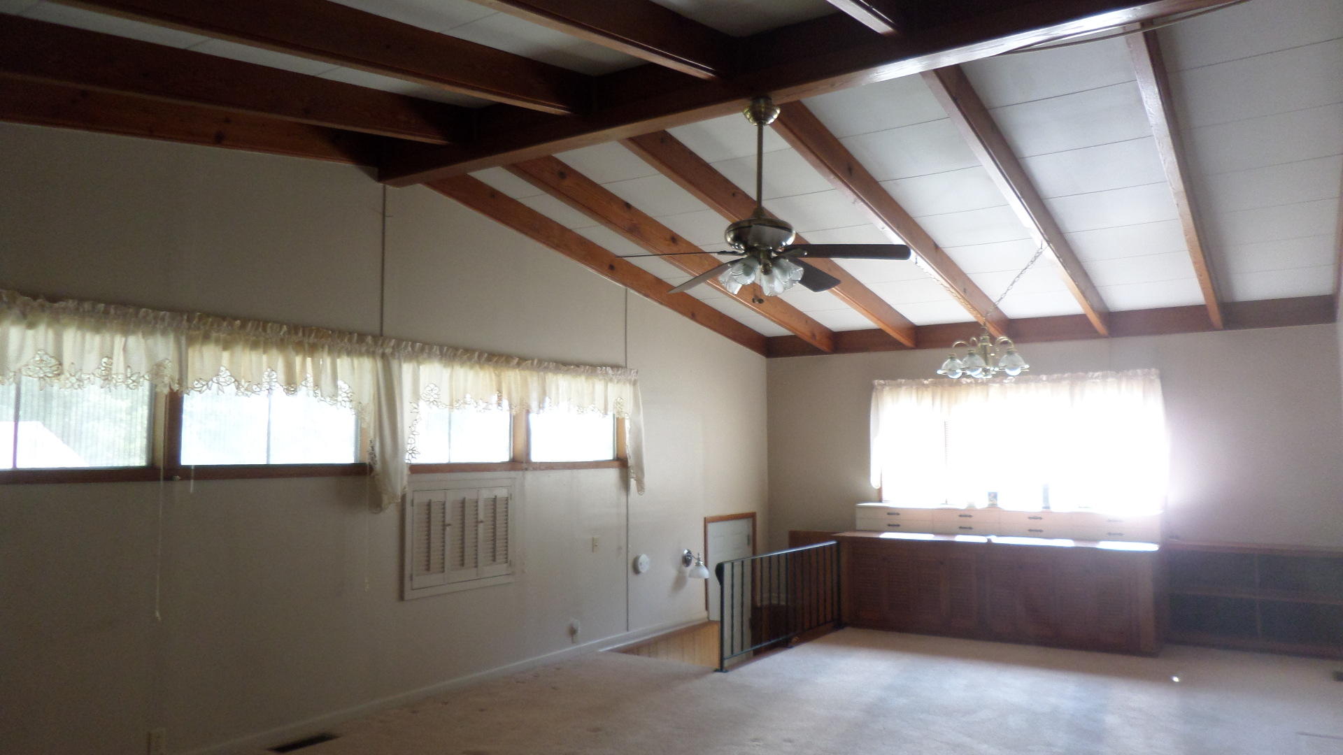 107 Townsend Road Oak Ridge, TN 37830 - Photo 9 of 32 Living Room