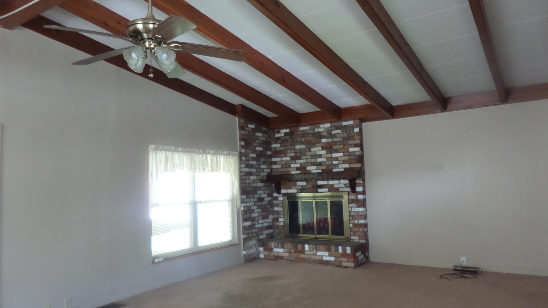 107 Townsend Road Oak Ridge, TN 37830 - Photo 10 of 32 Living Room