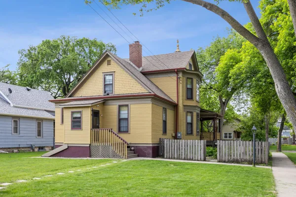 $399,000 | 1121 4th Avenue South, Fargo, ND 58103
