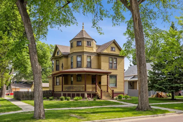 $399,000 | 1121 4th Avenue South, Fargo, ND 58103
