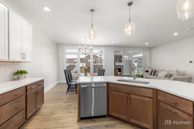 $539,900 | 6602 Timber Crst Drive Northeast, Unit 53, Rockford, MI 49341