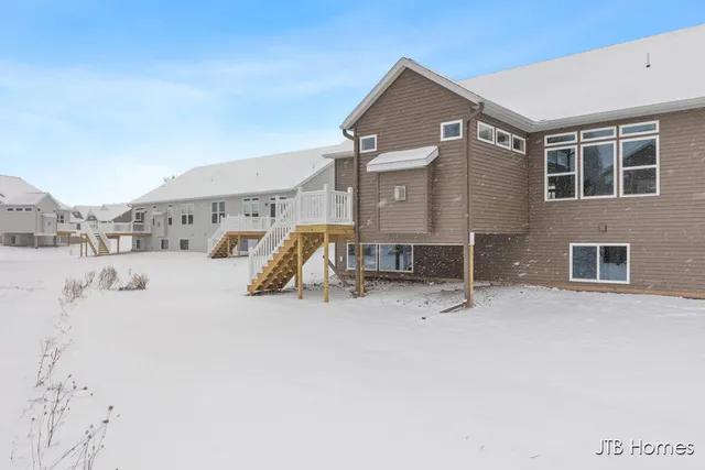 $539,900 | 6602 Timber Crst Drive Northeast, Unit 53, Rockford, MI 49341