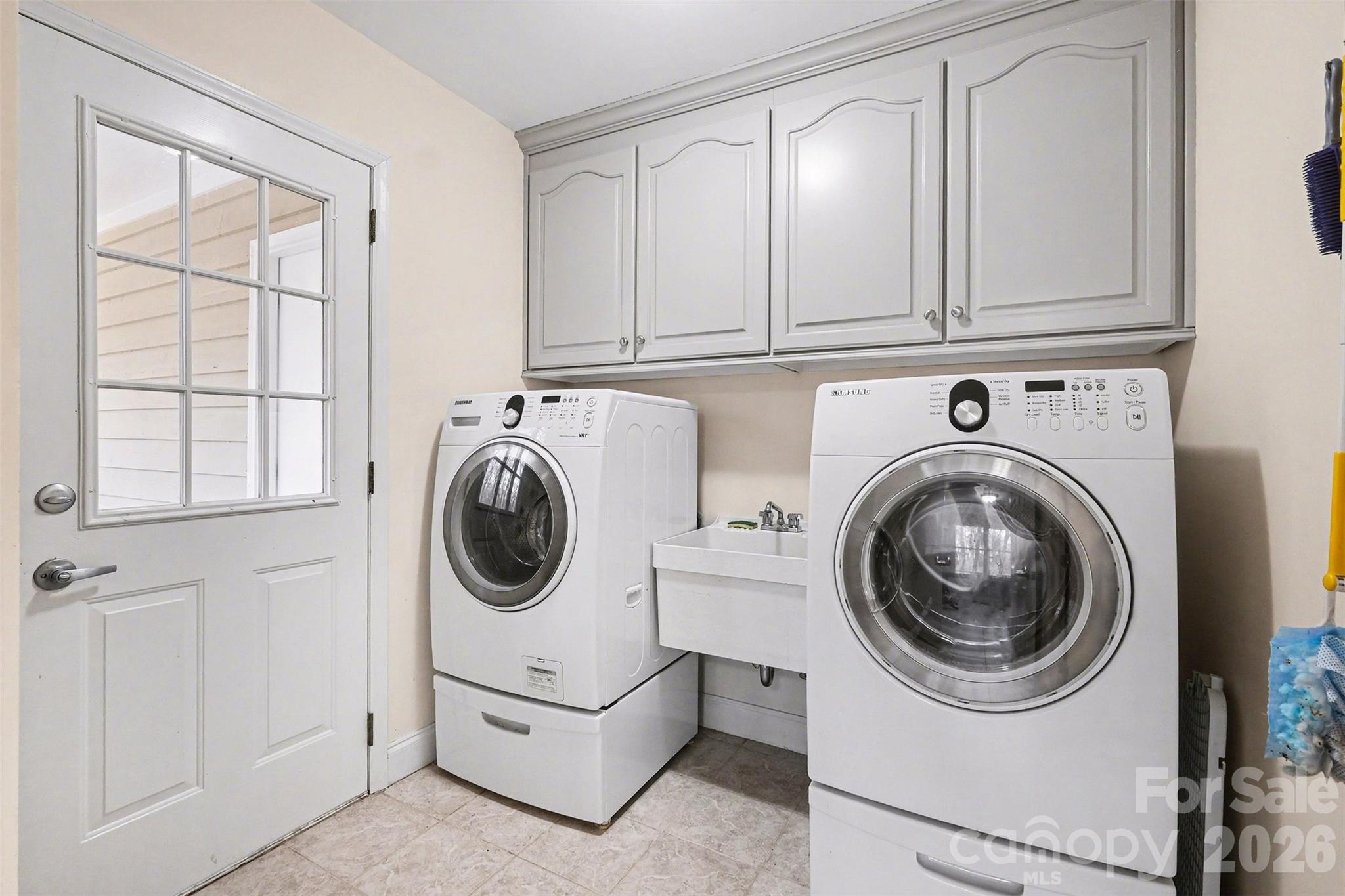 909 Woodland Forest Road Waxhaw, NC 28173 - Photo 30 of 38 a utility room with dryer and washer