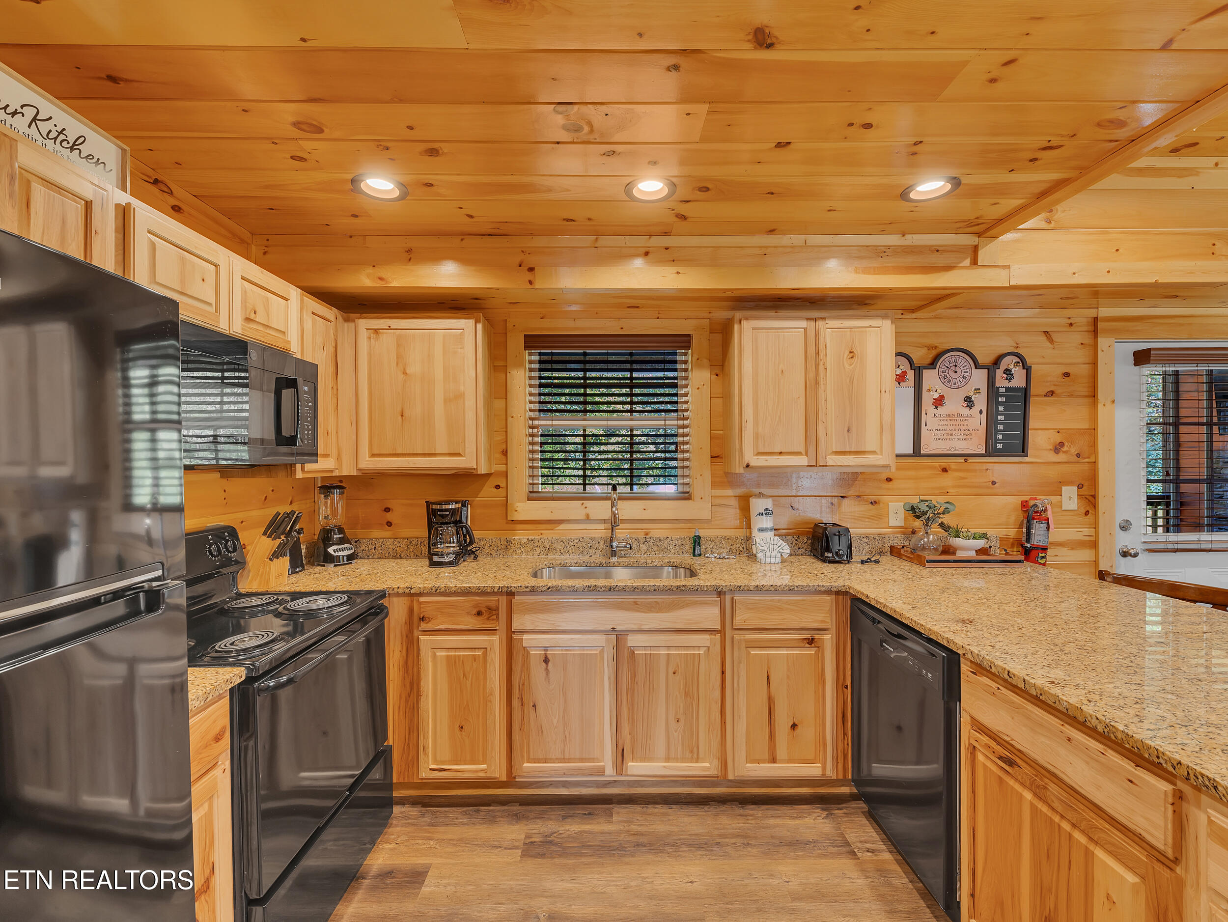 216 Caton Road Sevierville, TN 37862 - Photo 11 of 40 10_13