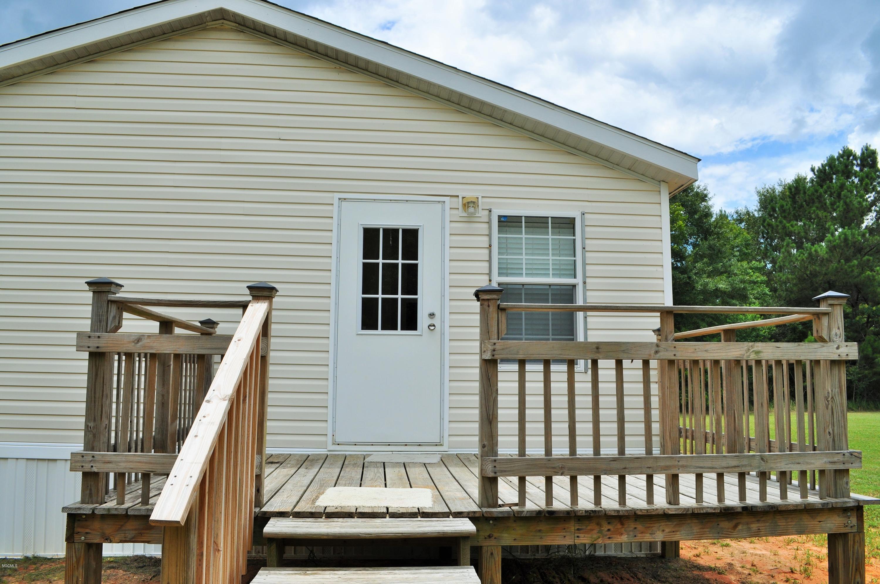 13575 Wolf Ridge Road Moss Point, MS 39562 - Photo 4 of 27 DSC_0145 (2)