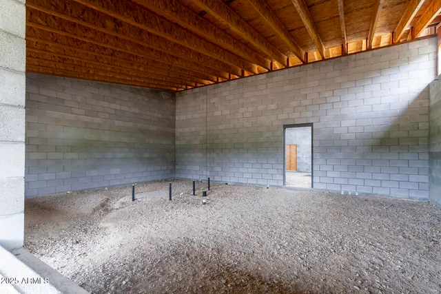 a view of a tree in the yard