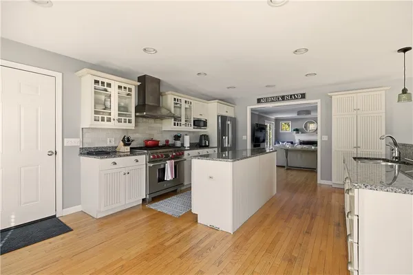 $5,000 | 105 Lilac Lane, Portsmouth, RI 02871