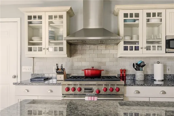 $5,000 | 105 Lilac Lane, Portsmouth, RI 02871