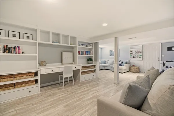 $5,000 | 105 Lilac Lane, Portsmouth, RI 02871