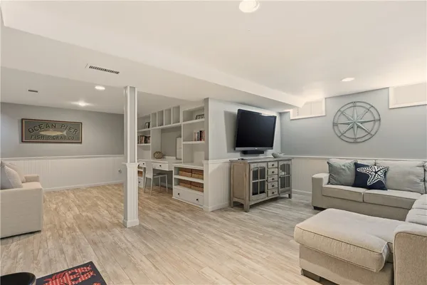 $5,000 | 105 Lilac Lane, Portsmouth, RI 02871