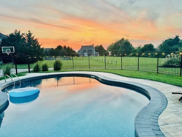 $5,000 | 105 Lilac Lane, Portsmouth, RI 02871