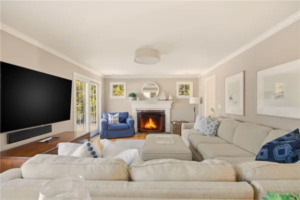 $5,000 | 105 Lilac Lane, Portsmouth, RI 02871