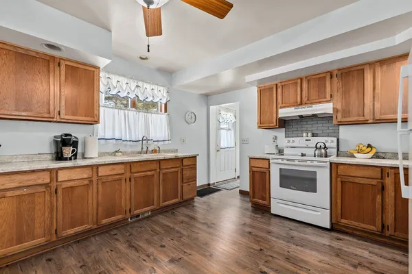 $184,900 | 563 Clark Street, Manawa, WI 54949