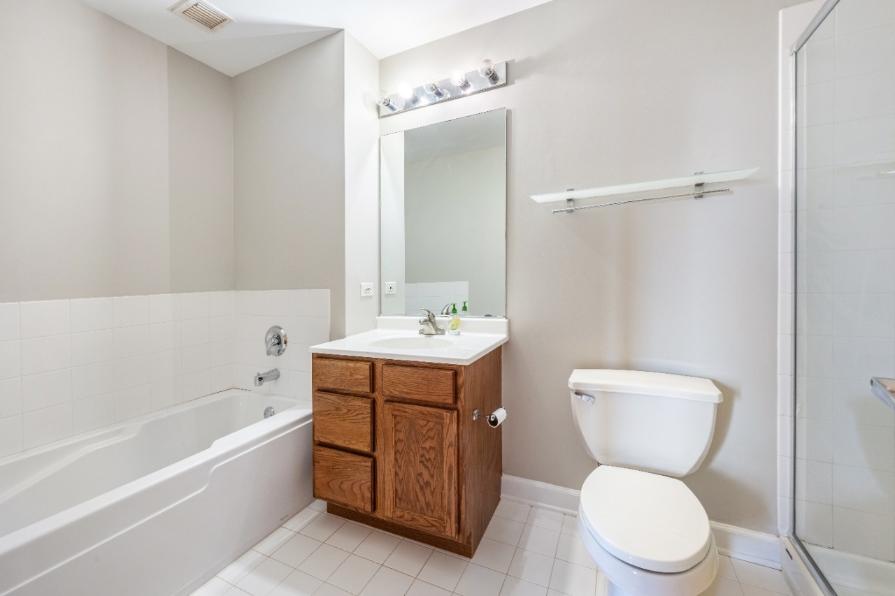 41 East 8th Street, Unit 1805 Chicago, IL 60605 - Photo 19 of 33 a bathroom with a toilet sink and mirror