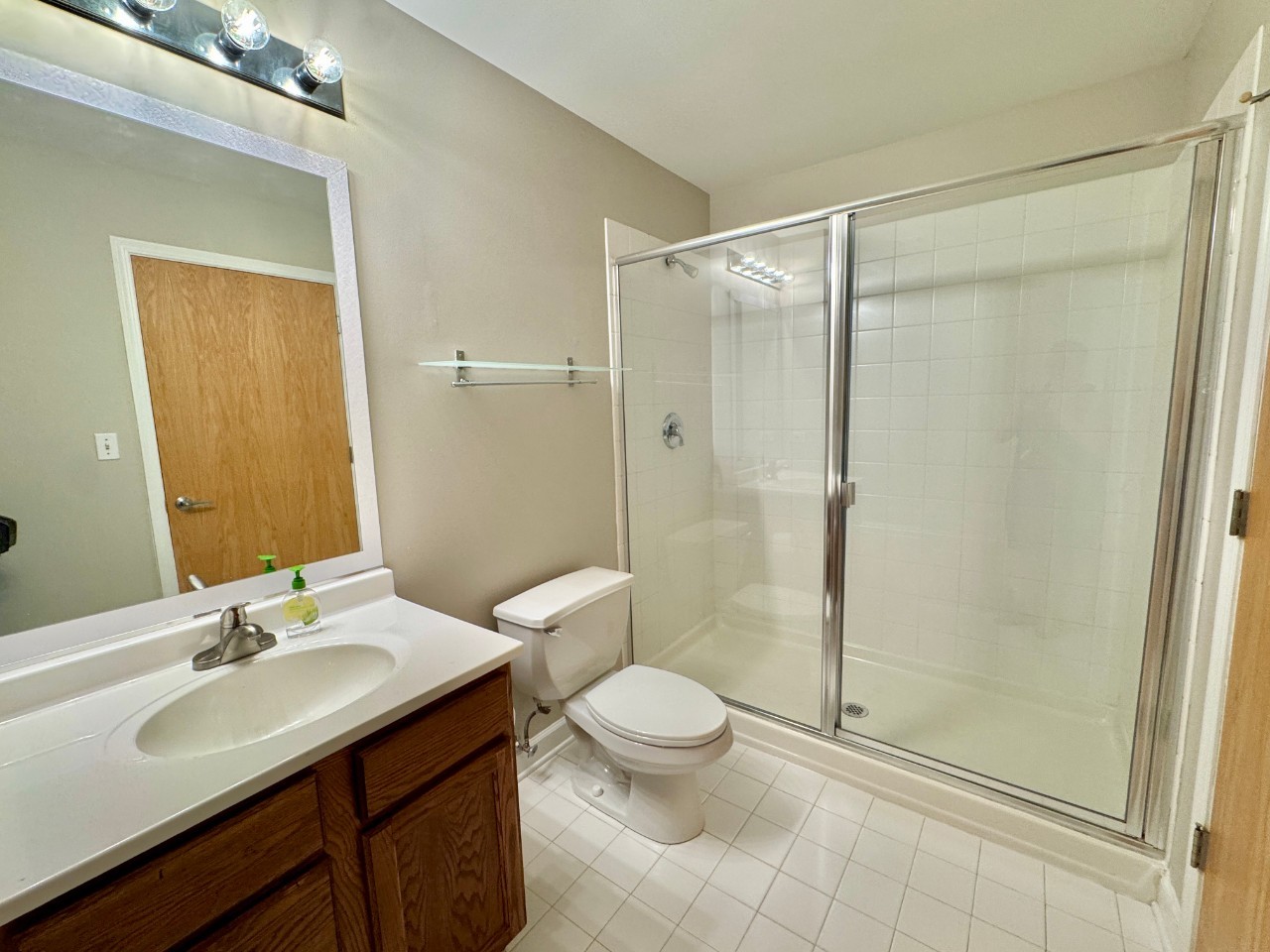 41 East 8th Street, Unit 1805 Chicago, IL 60605 - Photo 20 of 33 a bathroom with a sink a toilet and shower