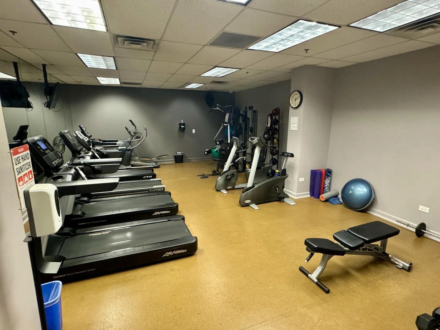 41 East 8th Street, Unit 1805 Chicago, IL 60605 - Photo 28 of 33 a view of a room with gym equipment