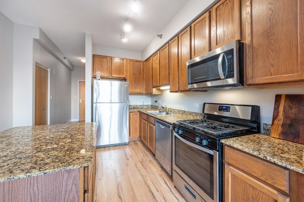 41 East 8th Street, Unit 1805 Chicago, IL 60605 - Photo 6 of 33 a kitchen with stainless steel appliances granite countertop a stove refrigerator and microwave