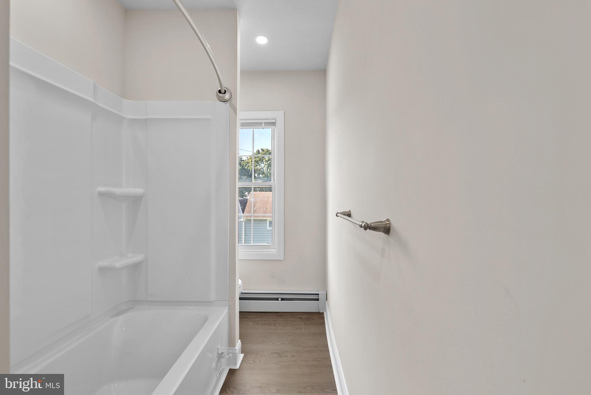 48 Penn Avenue, Unit B UPSTAIRS Souderton, PA 18964 - Photo 9 of 16 a bathroom with a tub and shower