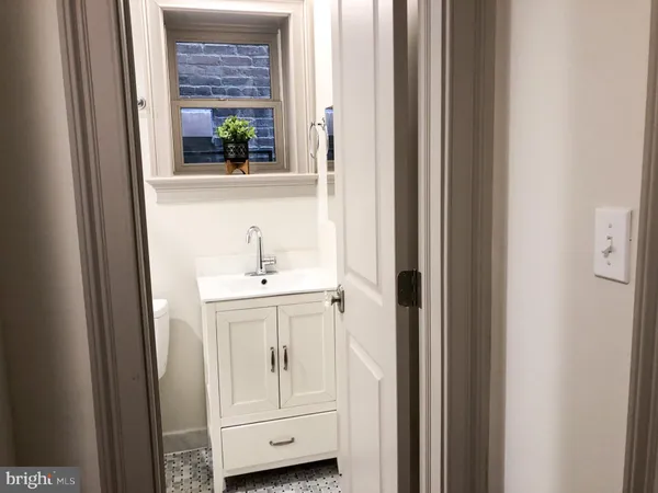 $2,800 | 1302 East Capitol Street Northeast, Unit B, Washington, DC 20003