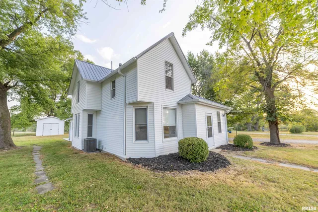 $145,000 | 325 East Columbus Street, Columbus, IL 62320