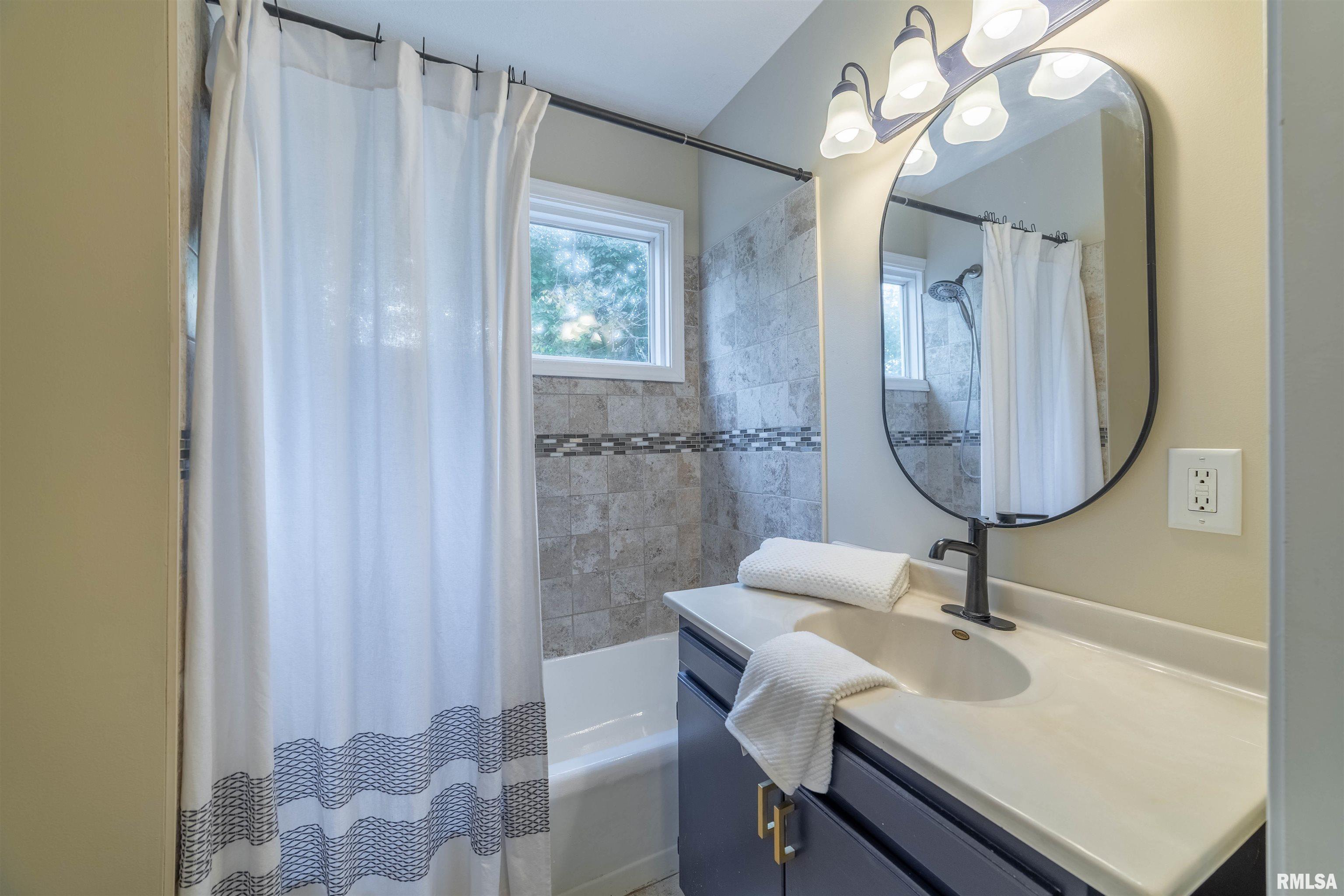 325 East Columbus Street Columbus, IL 62320 - Photo 13 of 35