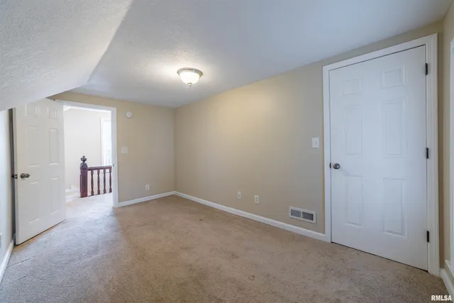 $145,000 | 325 East Columbus Street, Columbus, IL 62320