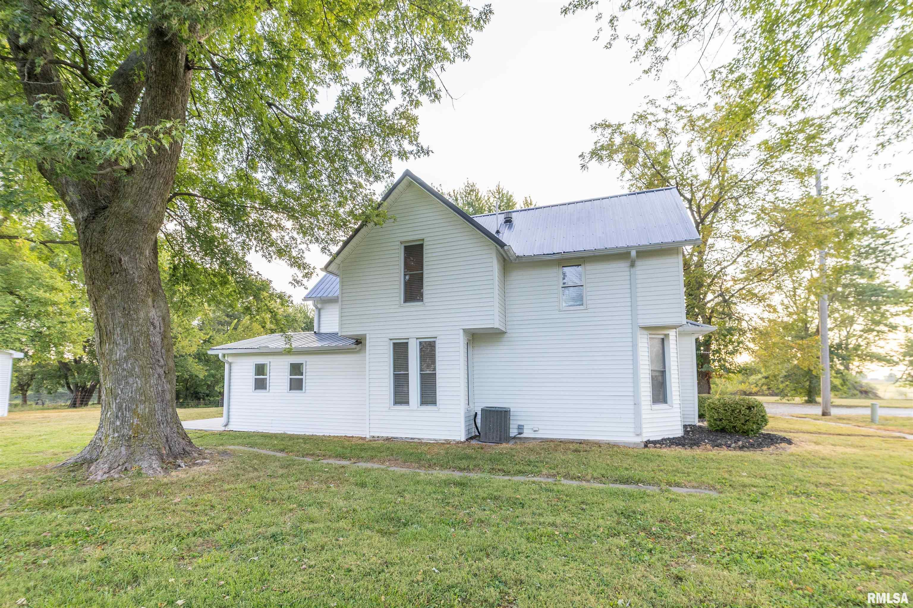 325 East Columbus Street Columbus, IL 62320 - Photo 2 of 35