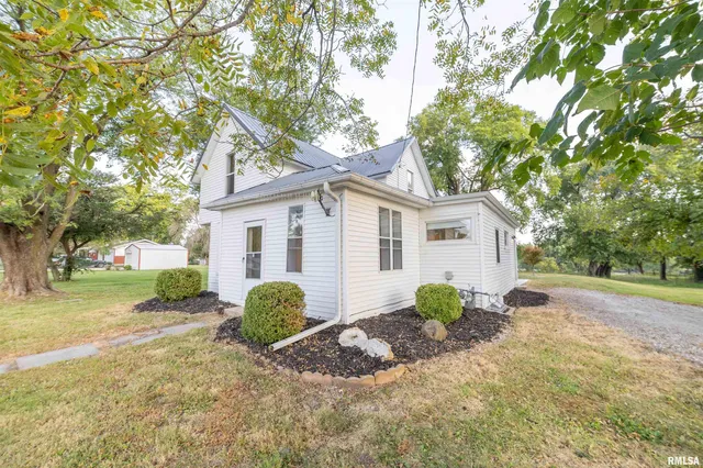 $145,000 | 325 East Columbus Street, Columbus, IL 62320