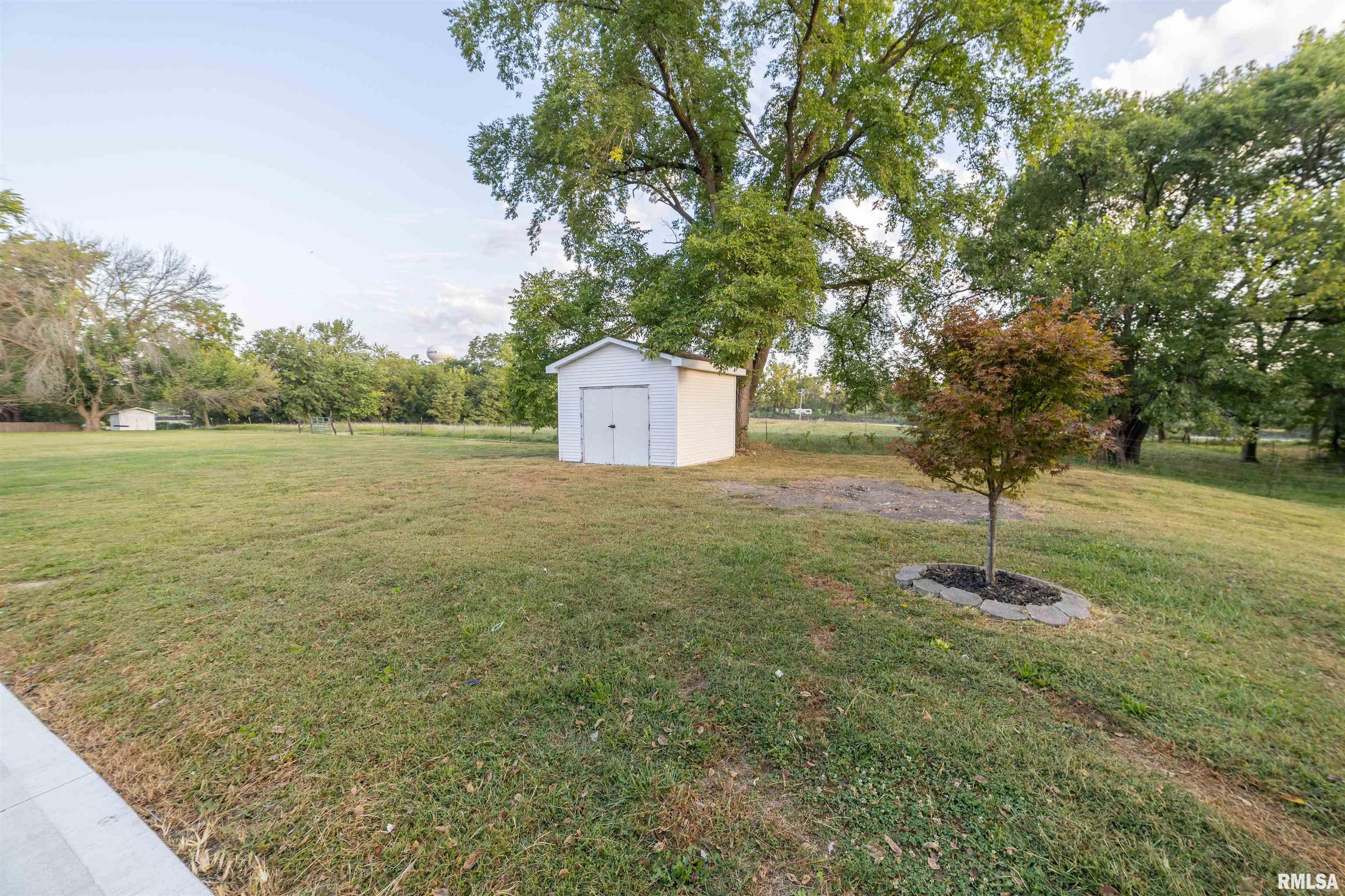 325 East Columbus Street Columbus, IL 62320 - Photo 29 of 35