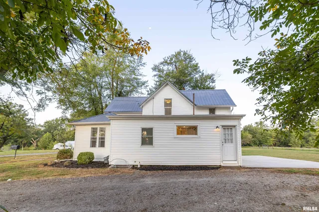 $145,000 | 325 East Columbus Street, Columbus, IL 62320