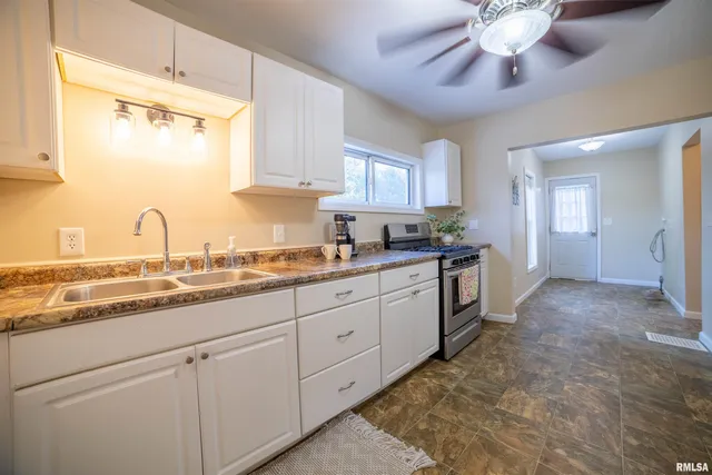 $145,000 | 325 East Columbus Street, Columbus, IL 62320