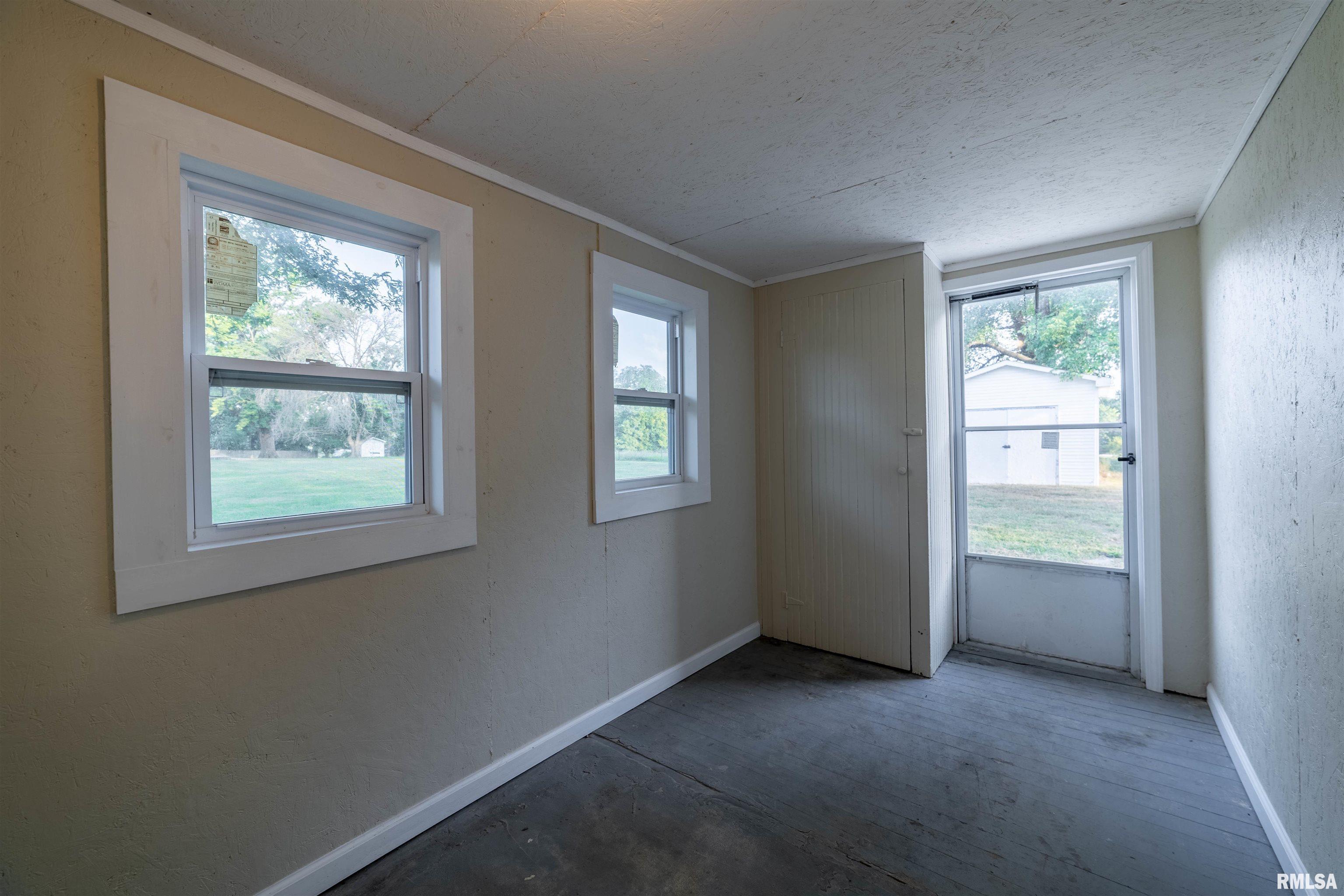 325 East Columbus Street Columbus, IL 62320 - Photo 5 of 35