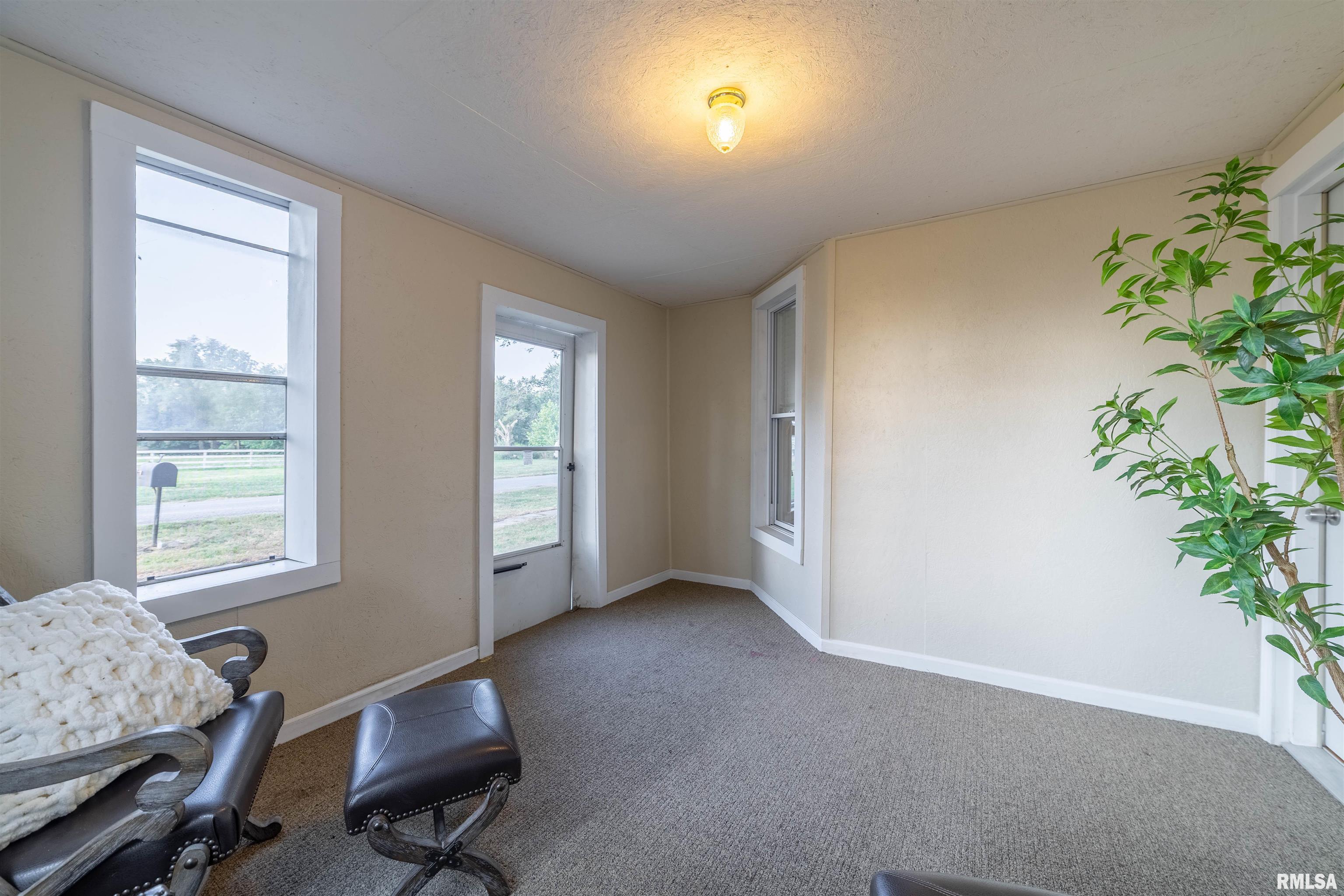 325 East Columbus Street Columbus, IL 62320 - Photo 8 of 35