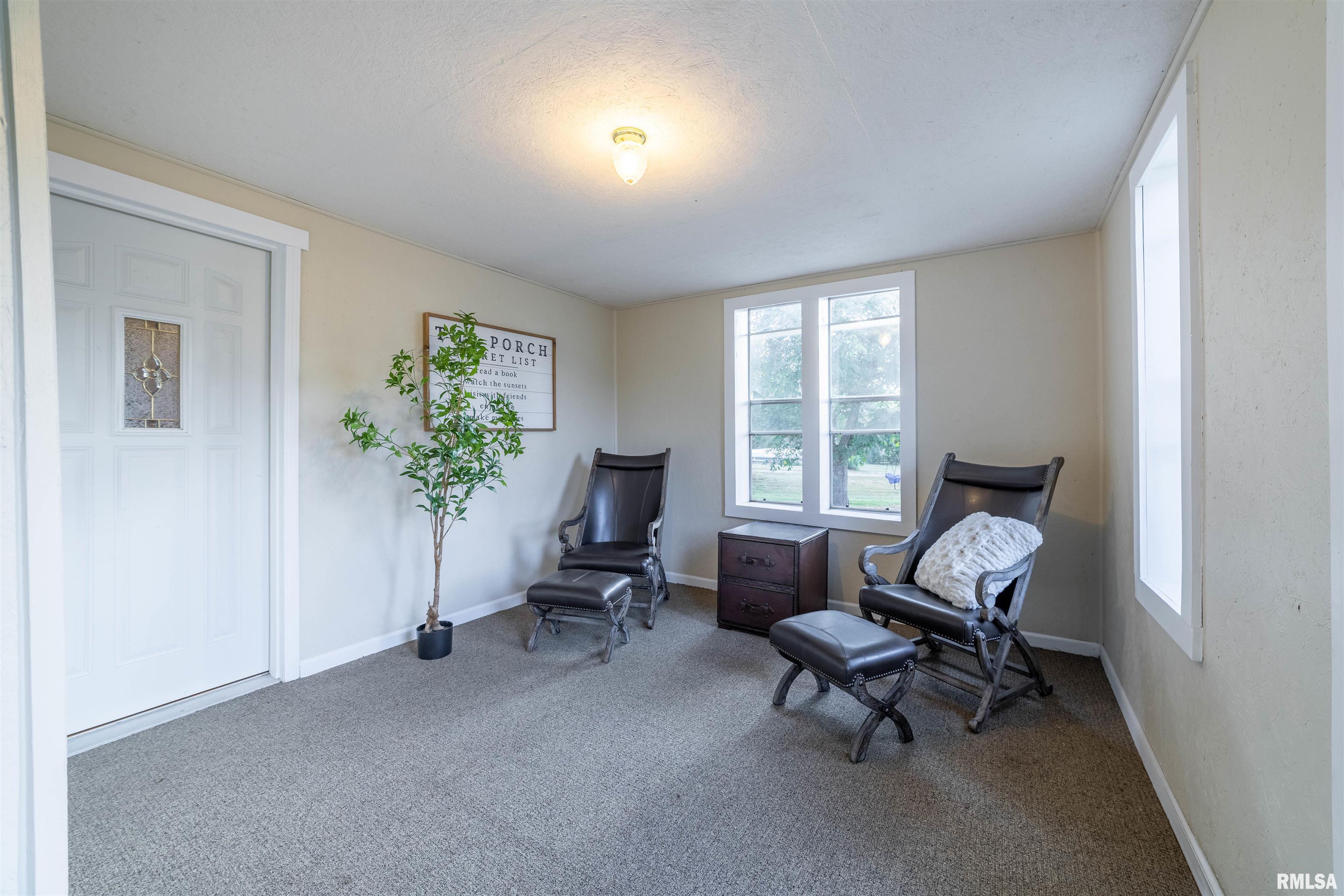 325 East Columbus Street Columbus, IL 62320 - Photo 9 of 35