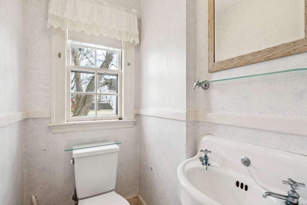160 Cedar Avenue Arlington, MA 02476 - Photo 15 of 29