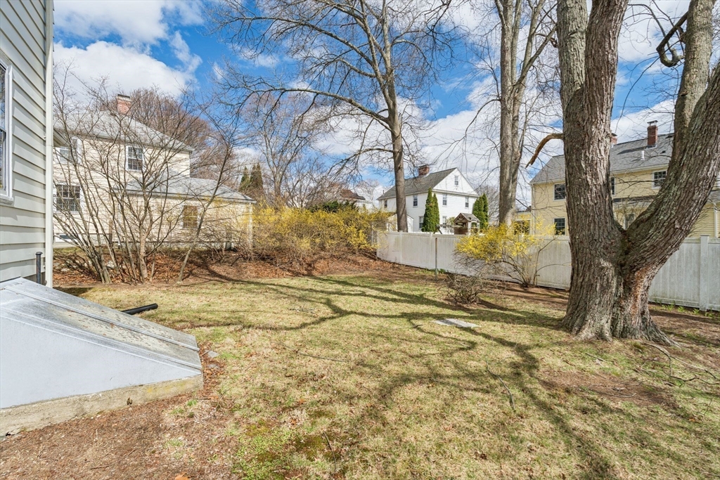 160 Cedar Avenue Arlington, MA 02476 - Photo 23 of 29