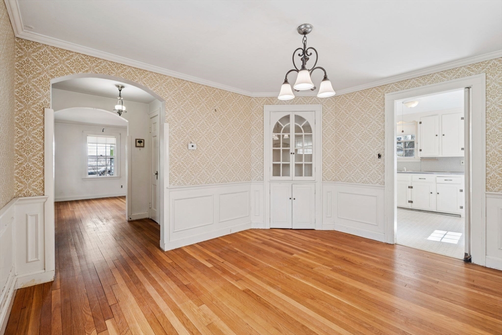 160 Cedar Avenue Arlington, MA 02476 - Photo 5 of 29