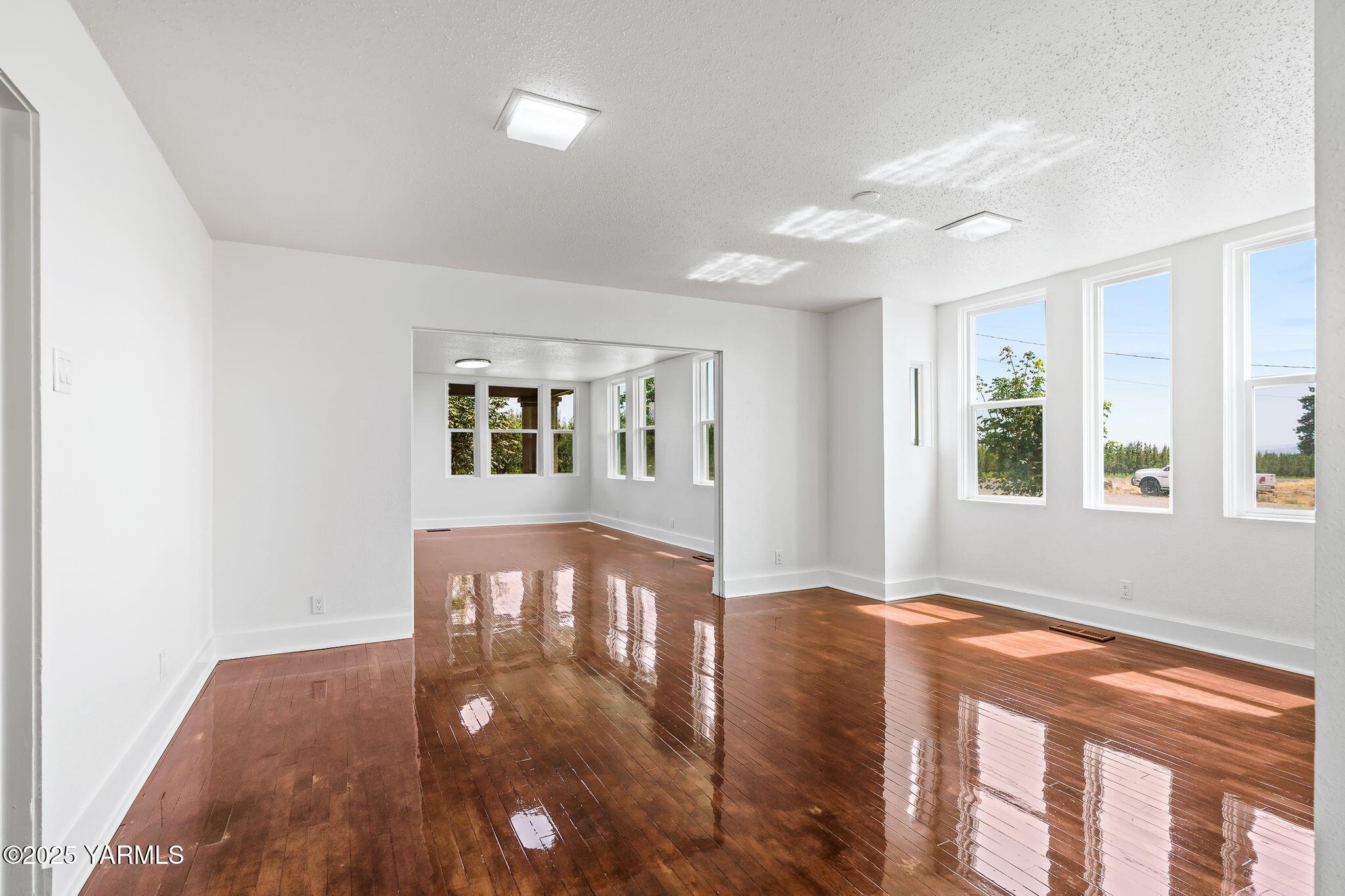 650 White Road Zillah, WA 98953 - Photo 12 of 39 650 White Rd-12