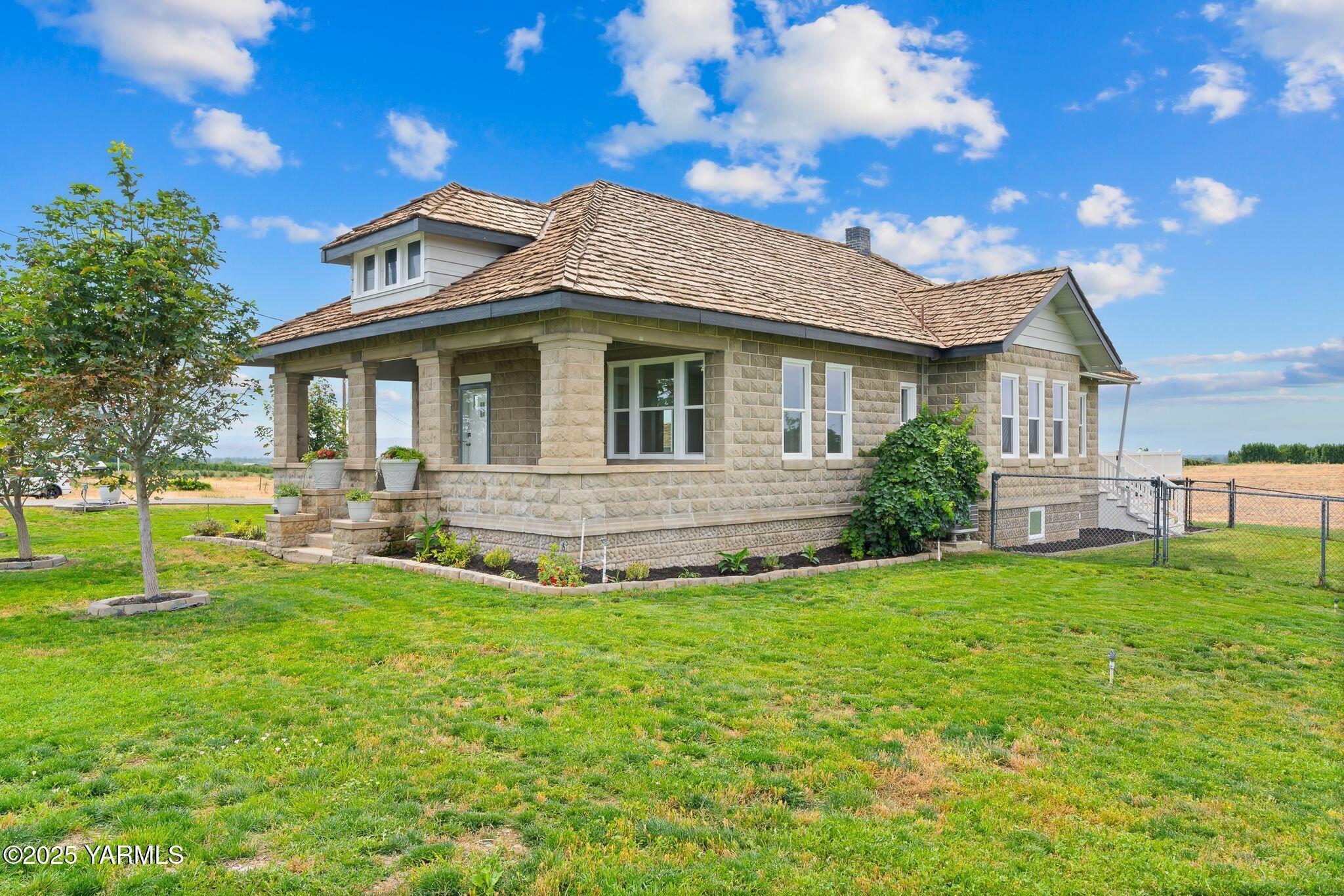 650 White Road Zillah, WA 98953 - Photo 2 of 39 650 White Rd-1