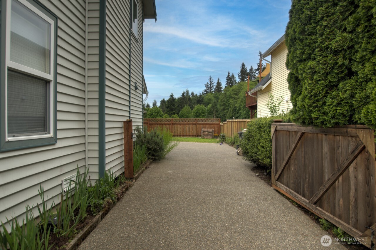 4136 Ingleside Loop Southeast Lacey, WA 98503 - Photo 2 of 33