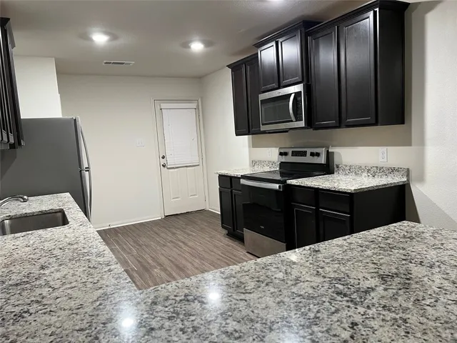 $1,800 | 329 Crescent Park Drive, Jarrell, TX 76537