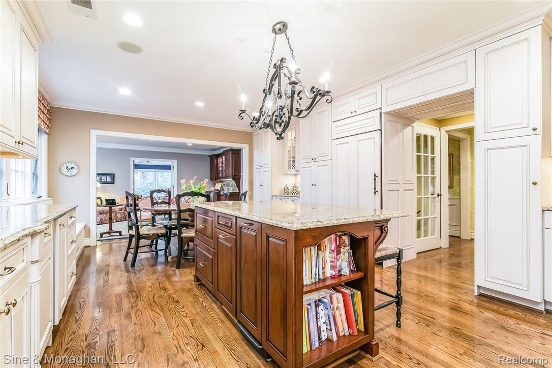 272 Ridge Road Grosse Pointe, MI 48236 - Photo 16 of 53 019-5503004-medium.jpg